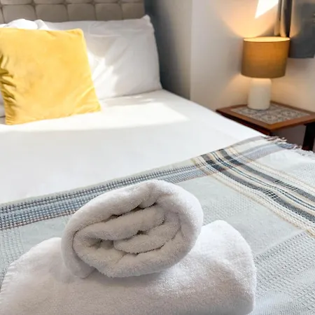 Spacious 2Br 2Ba Apartment City Centre Sleeps 5-2